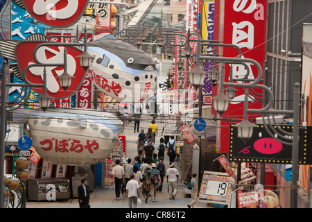 Nel quartiere Shinsekai, in Osaka, la regione di Kansai, Giappone Foto Stock