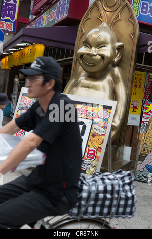 Billiken " Dio ", dio di 'cose come dovrebbero essere', nel quartiere Shinsekai, in Osaka, la regione di Kansai, Giappone Foto Stock