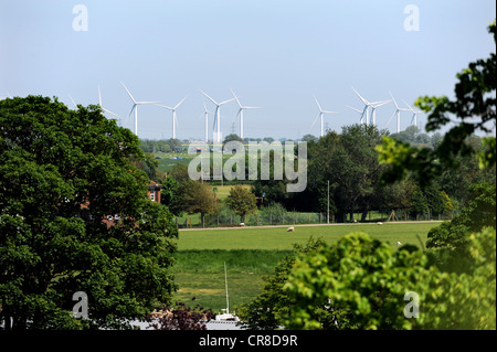 Vista dal Belvedere a Rye attraverso la palude di Romney verso la nuova fattoria eolica a poco Cheyne Farm Foto Stock