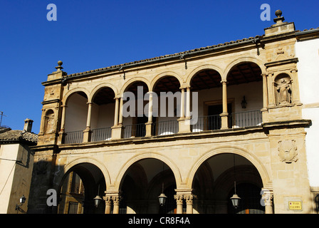 Spagna, Andalusia, provincia di Jaén, Ubeda, città patrimonio mondiale dell'UNESCO, ex municipio, Ayuntamiento Viejo, 1 maggio Square Foto Stock