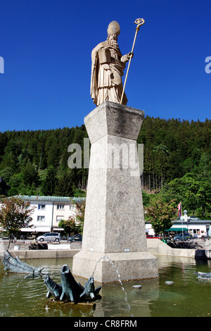 Statua fontana di San Biagio, omonimo del comune e la cattedrale Dom St. Blasien, St. Blasien, Foresta Nera Foto Stock