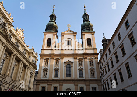 Barocca Chiesa dei Gesuiti e la vecchia università, ora l'Accademia Austriaca delle Scienze, Vienna, Austria, Europa Foto Stock