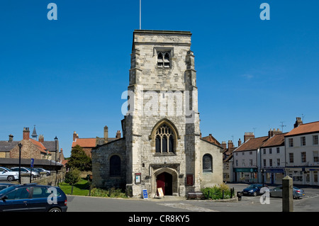 Chiesa di San Michele nel centro della città Market Place Malton North Yorkshire Inghilterra Regno Unito GB Gran Bretagna Foto Stock