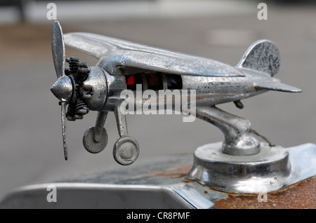 Piano di piccole dimensioni con un propulsore e un raffreddato ad aria motore radiale, ornamento del cofano di un vintage statunitensi auto, Franklin Airman dal 1927 Foto Stock