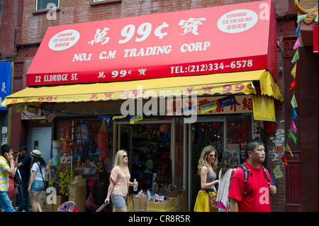 A 99 Cent store nella Chinatown di New York di Domenica, 10 giugno 2012. (© Francesca M. Roberts) Foto Stock