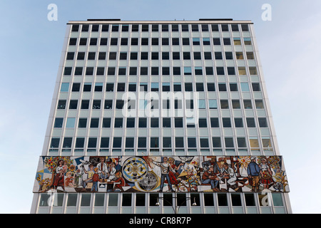 Haus des Lehrers edificio con un mosaico monumentale fregio, Berliner Congress Center, BCC, Alexanderplatz, quartiere Mitte Foto Stock