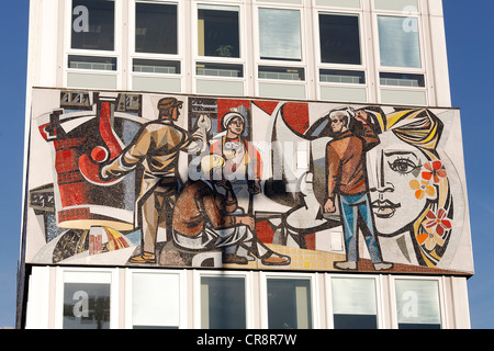 Mosaico monumentale fregio, Haus des Lehrers edificio, Berliner Congress Center, BCC, Alexanderplatz, quartiere Mitte Foto Stock