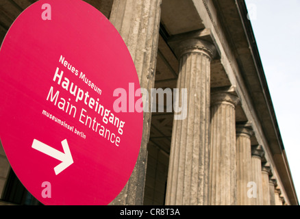 Cartello di ingresso, nuovo museo, nel quartiere Mitte di Berlino, Germania, Europa Foto Stock