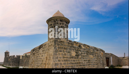 Seawall lungo il lungomare, l'Avana, patrimonio mondiale dell UNESCO, Cuba Foto Stock