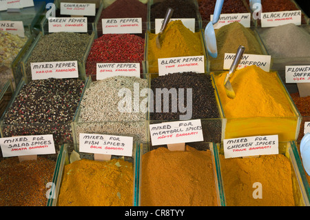 Spezie sul mercato di Fethiye, Costa Turca dell'Egeo, Turchia Foto Stock