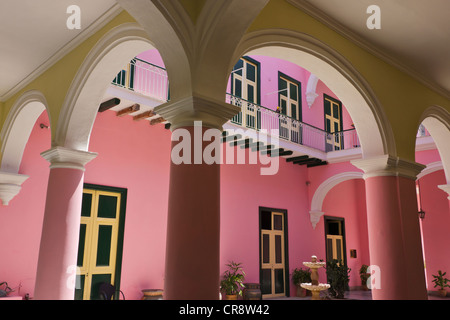 Il vecchio edificio in centro storico, l'Avana, patrimonio mondiale dell UNESCO, Cuba Foto Stock