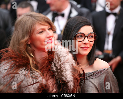 Cantanti Sylvie Hoarau e Aurelie Saada dalla French folk duo musicale Brigitte arrivando al Cannes Film Festival Foto Stock