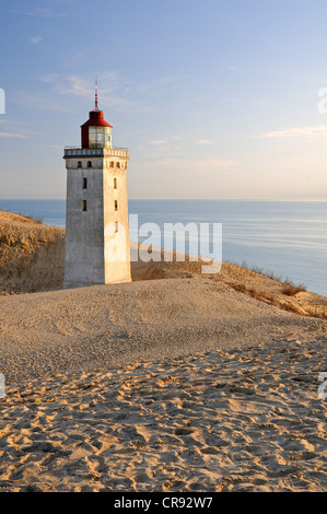 Vecchio faro su Rubjerg Knude, una duna errante in Danimarca, Europa Foto Stock