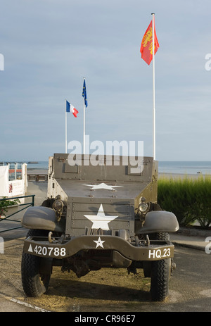 Arromanches-les-Bains, D-Day, Gold Beach, veicolo delle potenze alleate, in Normandia, Francia, Europa Foto Stock