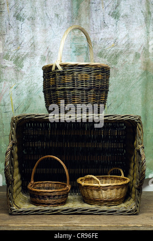 Willow cestini da bassa Franconia, tessuti a mano da diversi tipi di willow Foto Stock