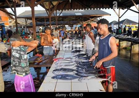 Pescherie di Papua al mercato del pesce in Kota Biak, isola di Biak, Papua occidentale, in Indonesia, in Asia sud-orientale, Asia Foto Stock