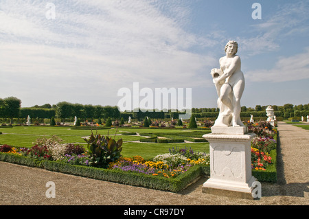 Herrenhausen Gardens, i giardini barocchi, stabilito a nome della Principessa Sophie dal 1696 al 1714, con sculture barocche Foto Stock