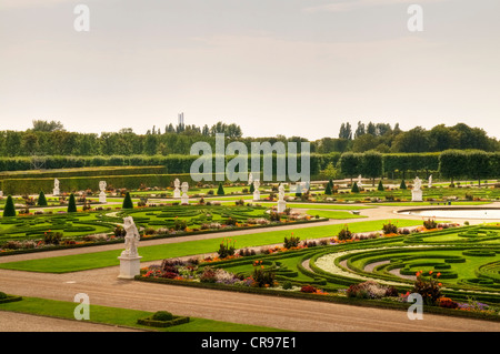 Herrenhausen Gardens, i giardini barocchi, stabilito a nome della Principessa Sophie dal 1696 al 1714, con sculture barocche Foto Stock