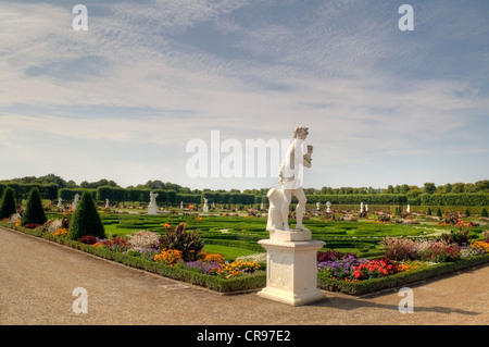 Herrenhausen Gardens, i giardini barocchi, stabilito a nome della Principessa Sophie dal 1696 al 1714, con sculture barocche Foto Stock