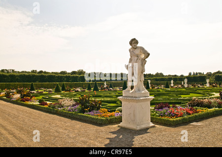 Herrenhausen Gardens, i giardini barocchi, stabilito a nome della Principessa Sophie dal 1696 al 1714, con sculture barocche Foto Stock