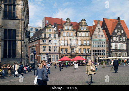 Casa Schuetting Haus, sinistra, Am Markt, la costruzione della società con facciata dal 1755, Ratsapotheke, farmacia, dal 1595 Foto Stock