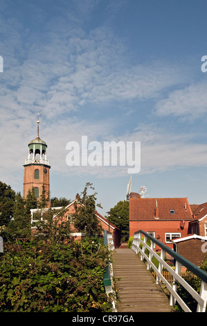 Ditzum chiesa del XIII secolo e ricostruito più volte, torre attuale nella forma di un faro, dal 1846, Luettje Bruegg a Foto Stock