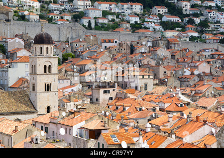 Giro sui bastioni della città vecchia di Dubrovnik, Croazia, Europa Foto Stock