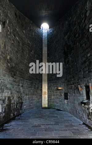 Interno del memoriale ebreo al campo di concentramento di Dachau, Dachau vicino a Monaco di Baviera, Germania, Europa Foto Stock