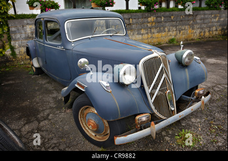 Auto d'epoca, Citroen-Traction-Avant in Wochern, Saarland, Germania, Europa Foto Stock