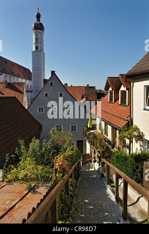 Stadtpfarrkirche Mariae assunta chiesa parrocchiale di Santa Maria Assunta e Hintere Malteserstiege lane, Landsberg am Lech, Bavaria Foto Stock