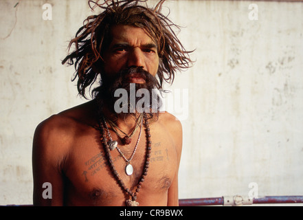 Ascetica induista ( 'sadhu') con tatuaggi ( India) Foto Stock