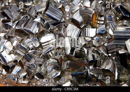 Cristallo Di Pirite Bisolfuro Di Ferro Fes2 Foto Stock Alamy