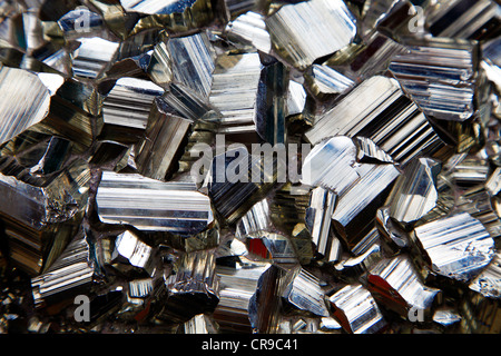 Cristallo Di Pirite Bisolfuro Di Ferro Fes2 Foto Stock Alamy