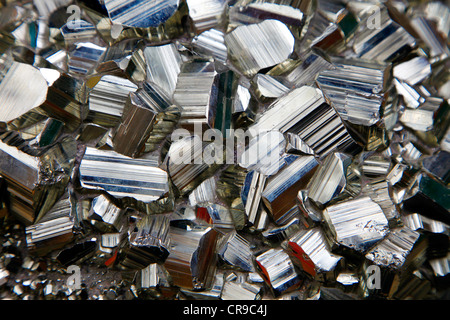 Cristallo Di Pirite Bisolfuro Di Ferro Fes2 Foto Stock Alamy