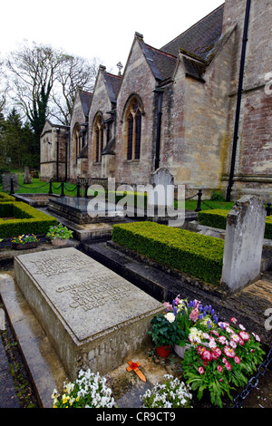 Cimitero Cimitero, Chiesa di Bladen. Tomba di Winston Churchill. Burford, Oxfordshire, Regno Unito, Europa. Foto Stock