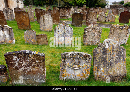 Cimitero Cimitero, Chiesa di Bladen. Tomba di Winston Churchill. Burford, Oxfordshire, Regno Unito, Europa. Foto Stock