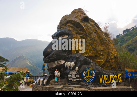 Statua di leone, simbolo della città di Lion, Baguio Benguet, Provincia, Filippine Foto Stock