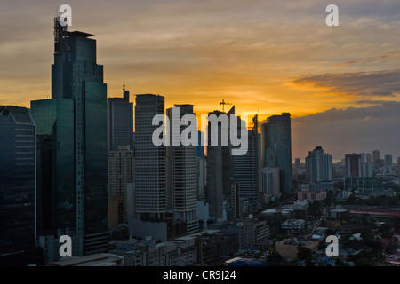 Skyline lungo la baia di Manila Manila, Filippine Foto Stock
