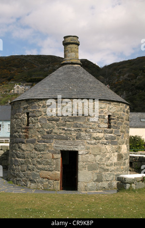 Lock-up, Barmouth, Gwynedd, Galles. Costruito nel 1834 e noto come Ty Crwn (la casa rotonda). Contiene due celle - principalmente per ubriachi Foto Stock