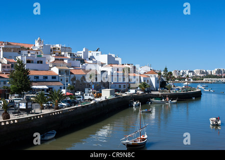 Europa Portogallo, Algarve, Ferragudo Harbour Foto Stock