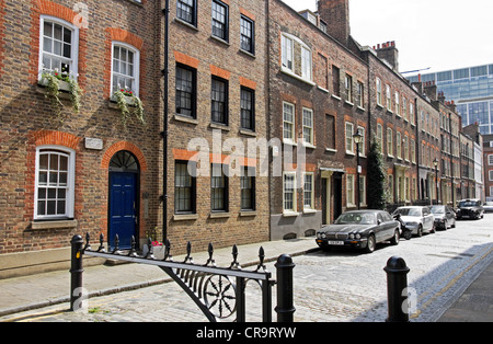 Case a schiera, Sambuco Street, Spitalfields, East End di Londra, Inghilterra, Regno Unito Foto Stock