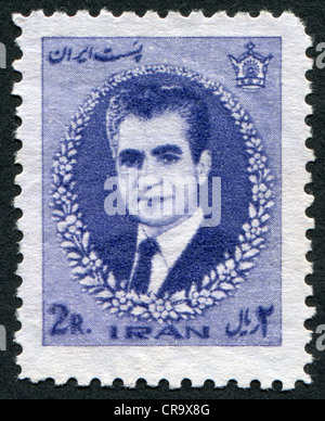 IRAN - circa 1966: un timbro stampato in Iran, raffigurato Mohammad Reza Pahlavi, circa 1966 Foto Stock