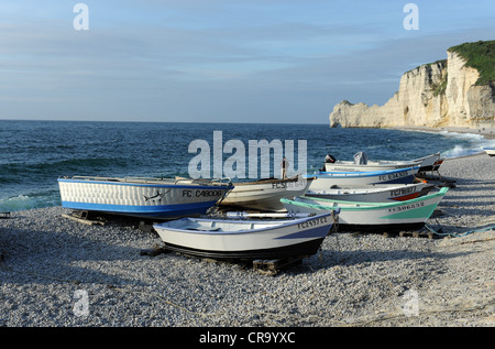 Barche da pesca Etretat Normandia Francia Foto Stock