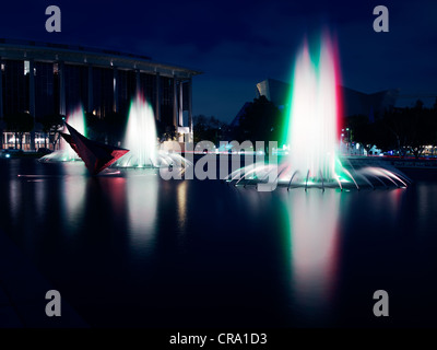 Fontane di Giovanni Ferraro DWP edificio nel centro di Los Angeles foto notturna illuminata acqua lunga esposizione Foto Stock