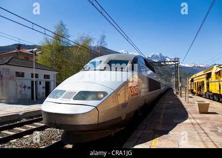 SNCF TGV in treno stazione ferroviaria di Oulx, Piemonte, Italia Foto Stock