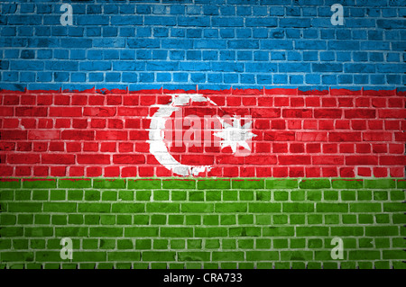 Un'immagine dell'Azerbaigian bandiera dipinta su un muro di mattoni in una collocazione urbana Foto Stock
