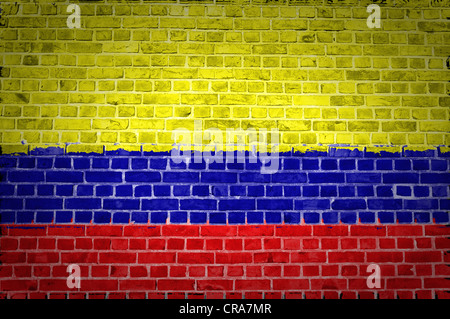 Una immagine della Colombia bandiera dipinta su un muro di mattoni in una collocazione urbana Foto Stock