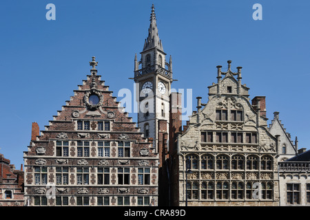 Facciate di Korenlei con la torre della ex ufficio postale sul retro, Gand, Fiandre, in Belgio, Europa Foto Stock