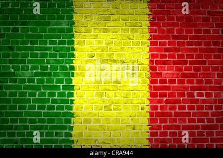 Un'immagine del Mali bandiera dipinta su un muro di mattoni in una collocazione urbana Foto Stock