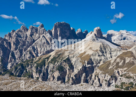 Vista dal Drei Zinnen Trail, Tre Cime di Lavaredo, Dolomiti, Italia, Europa Foto Stock